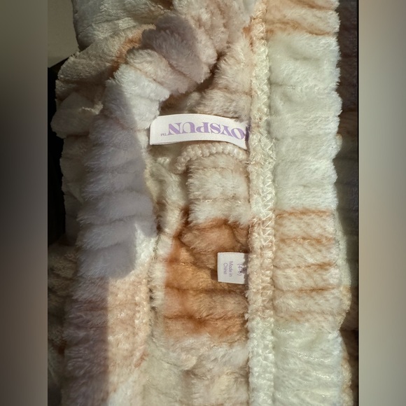 Woman’s pajama/ lounge outfit - Picture 9 of 10